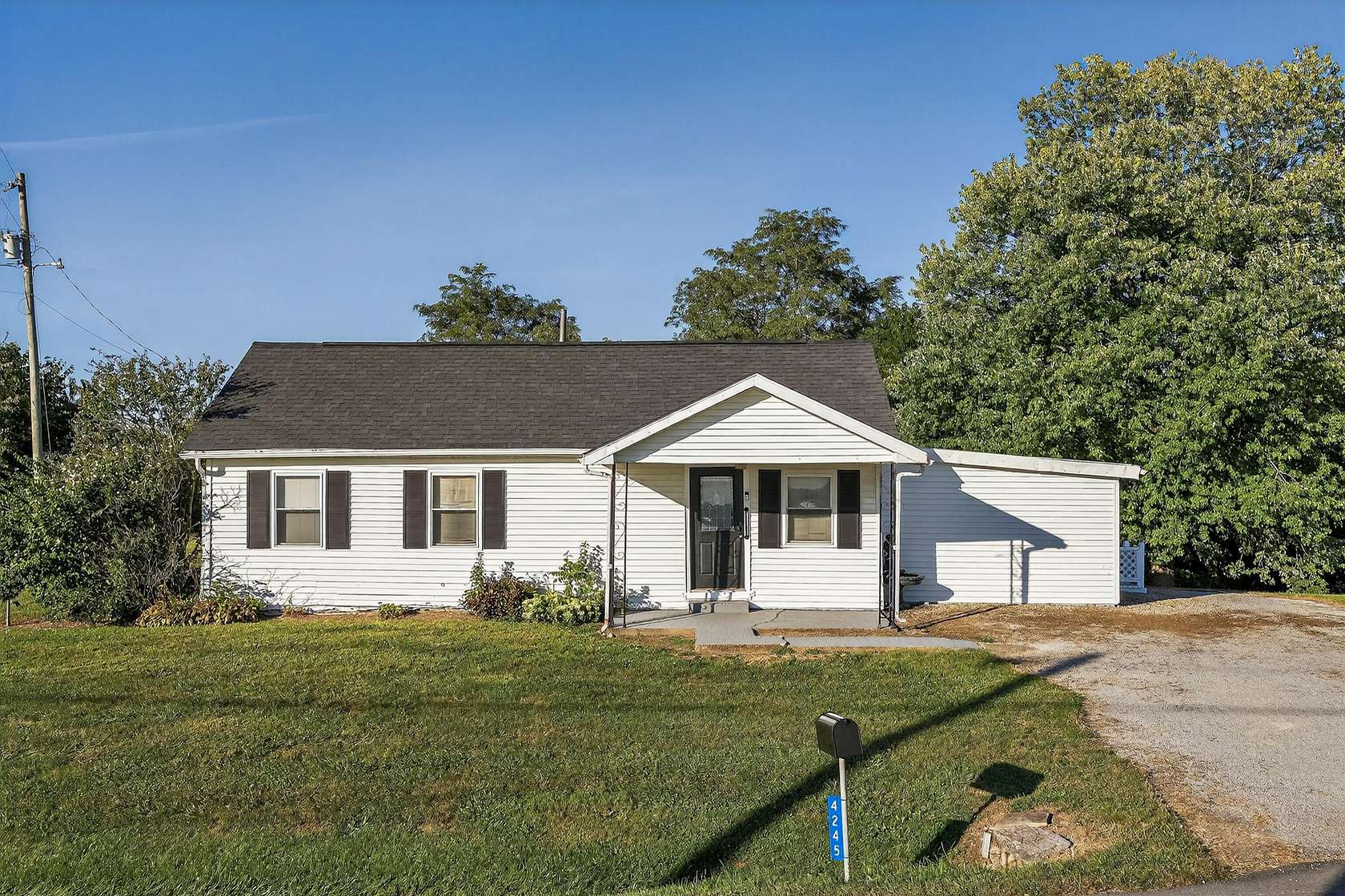 2 Acres of Residential Land with Home for Sale in Williamstown, Kentucky