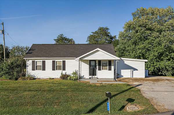 2 Acres of Residential Land with Home for Sale in Williamstown, Kentucky