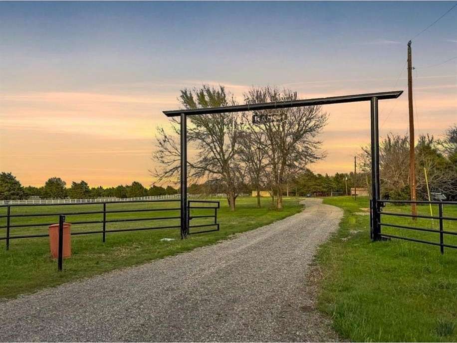 18.7 Acres of Land with Home for Sale in Trenton, Texas