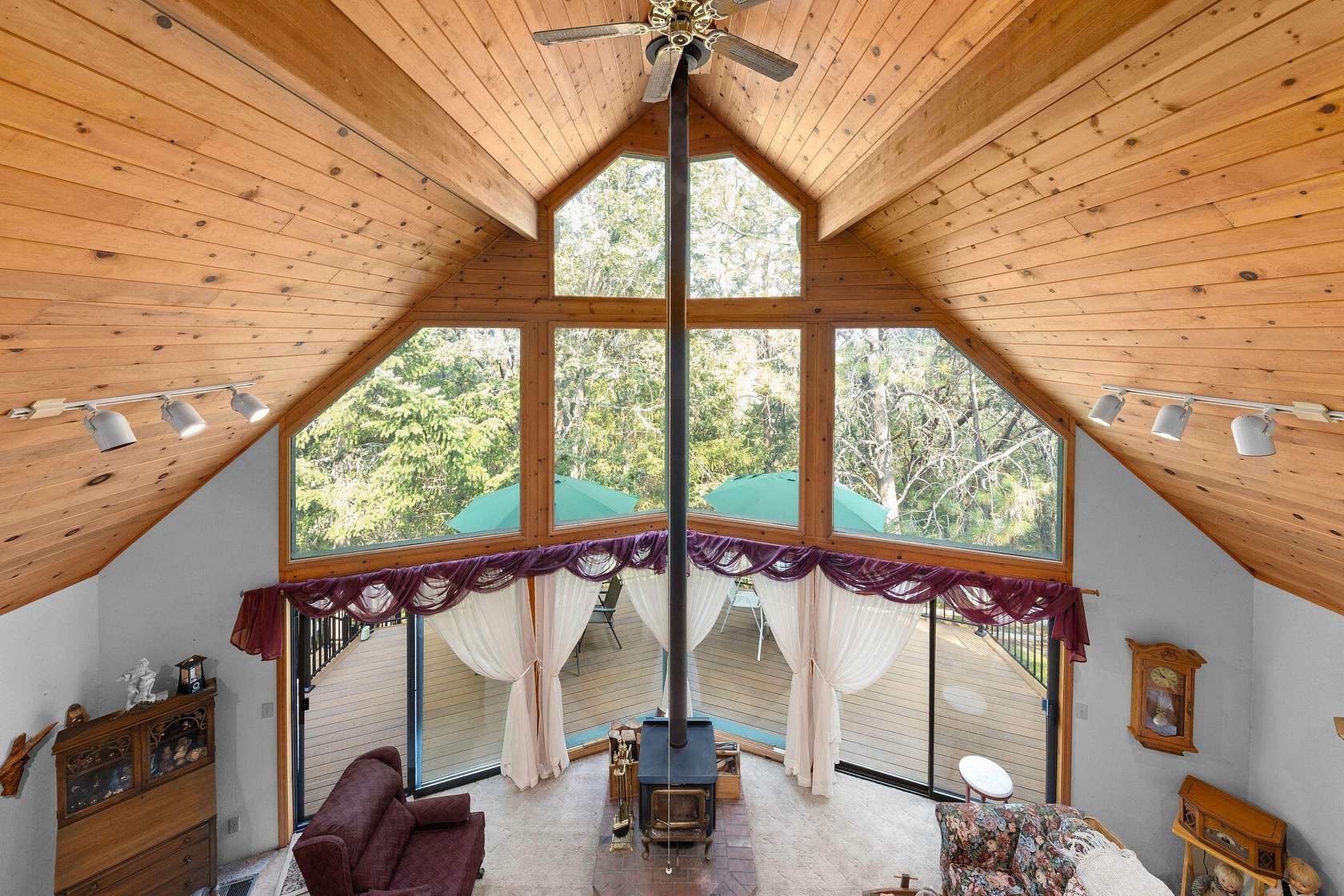 7.6 Acres of Residential Land with Home for Sale in Grants Pass, Oregon