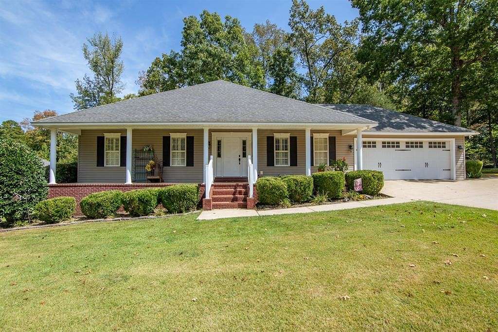 2.24 Acres of Residential Land with Home for Sale in Savannah, Tennessee