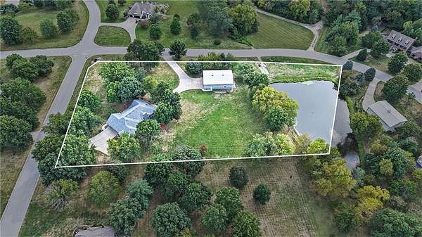2.53 Acres of Residential Land with Home for Sale in Kearney, Missouri