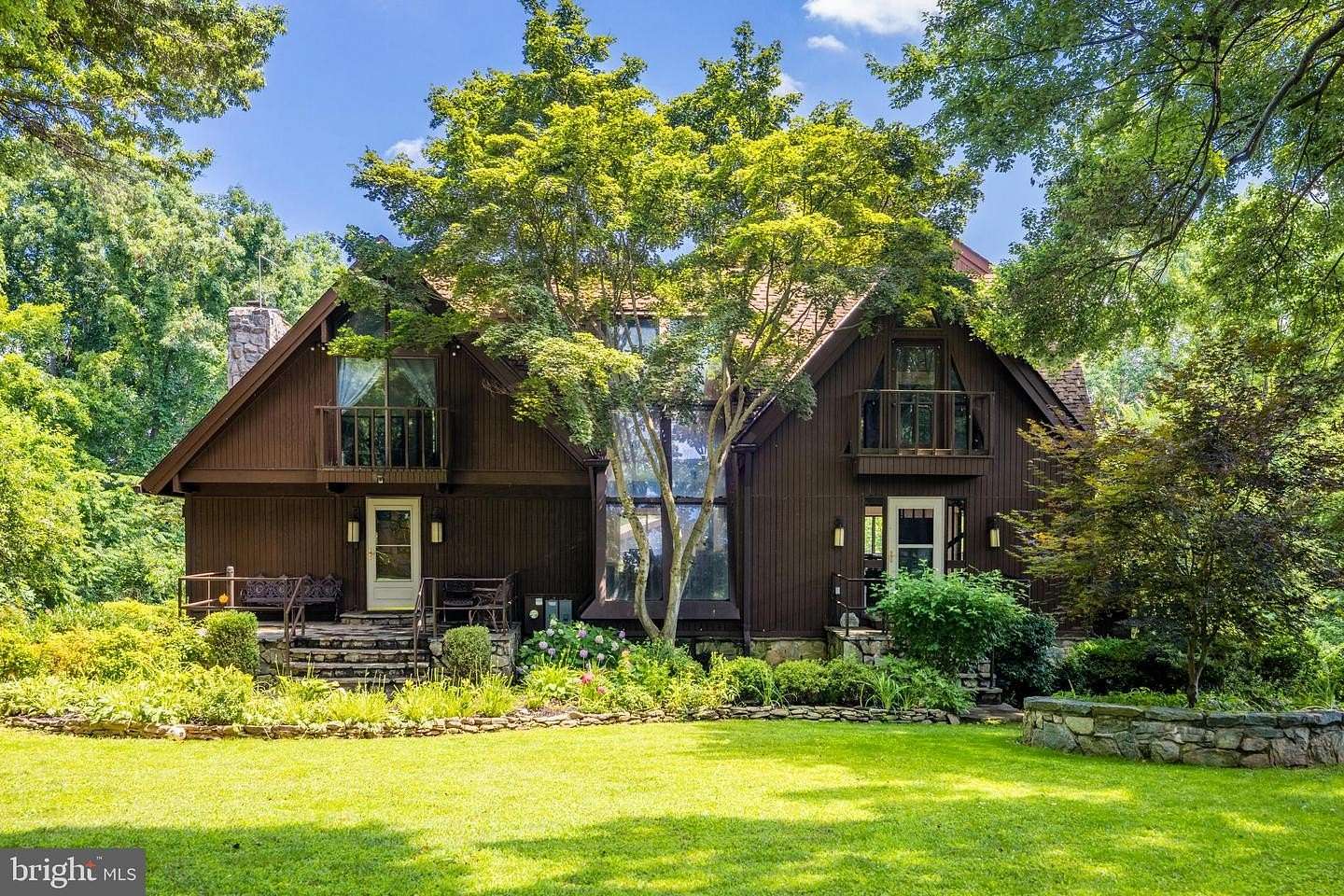 2.48 Acres of Residential Land with Home for Sale in Great Falls, Virginia