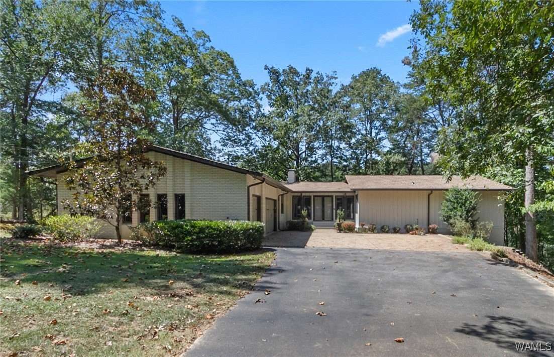 1.85 Acres of Residential Land with Home for Sale in Northport, Alabama