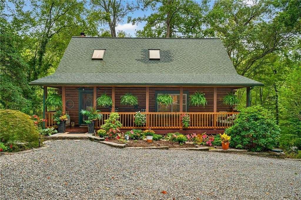 5 Acres of Residential Land with Home for Sale in Gloucester, Virginia