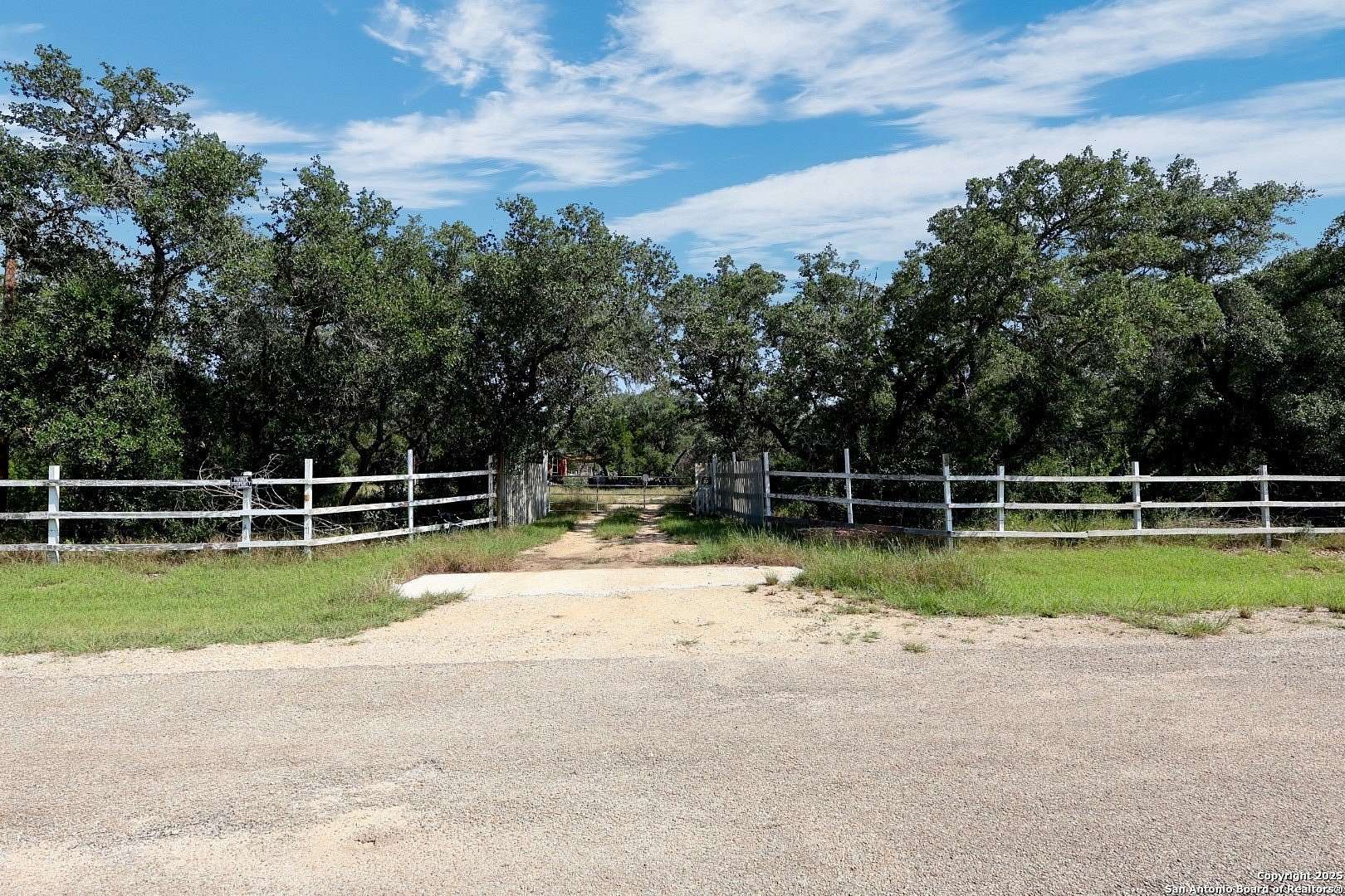 2 Acres of Improved Residential Land for Sale in Hondo, Texas