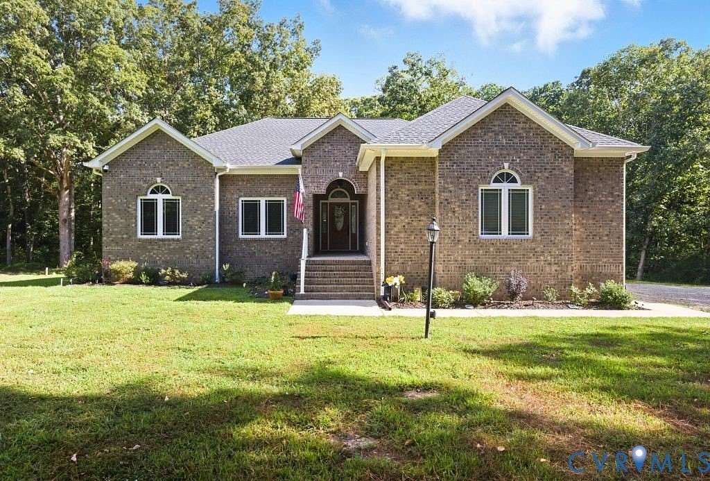 4.33 Acres of Residential Land with Home for Sale in Mechanicsville, Virginia