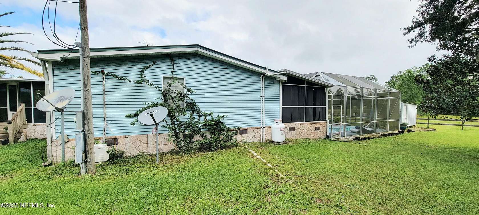 5.48 Acres of Residential Land with Home for Sale in San Mateo, Florida