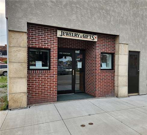 0.03 Acres of Mixed-Use Land for Sale in Knoxville, Iowa