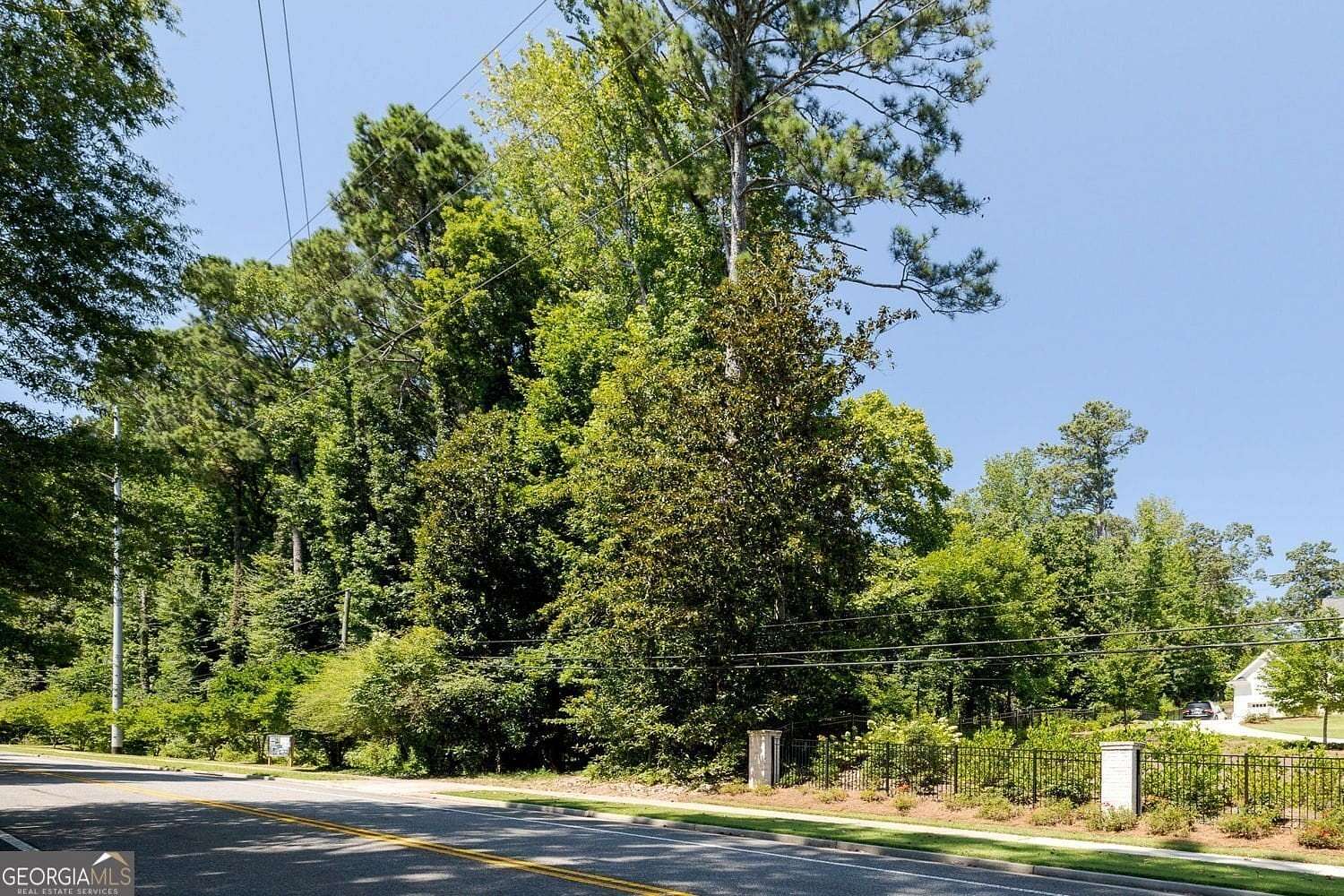1 Acre of Residential Land for Sale in Roswell, Georgia