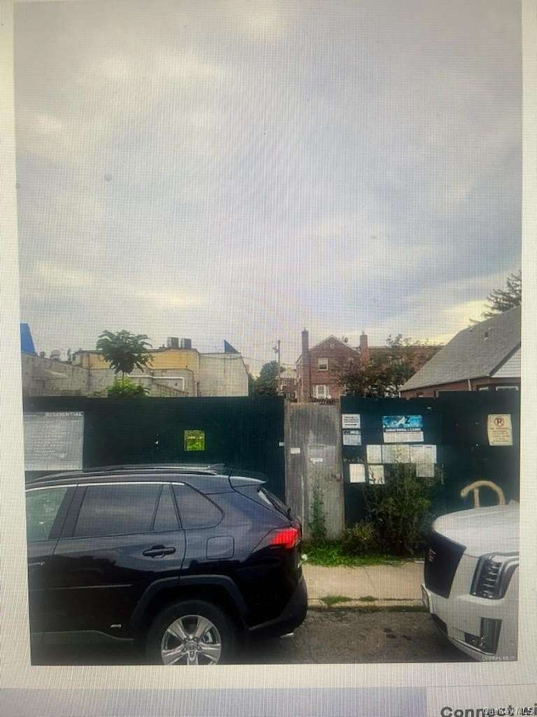 0.09 Acres of Commercial Land for Sale in Fresh Meadows, New York