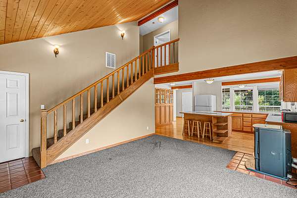 10 Acres of Land with Home for Sale in Grants Pass, Oregon