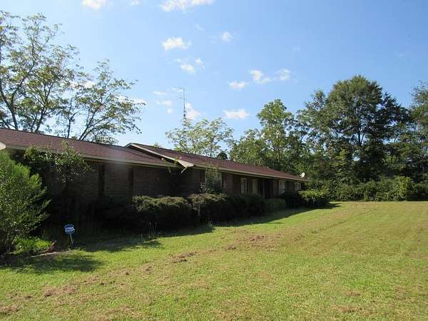 2 Acres of Residential Land with Home for Sale in Dothan, Alabama
