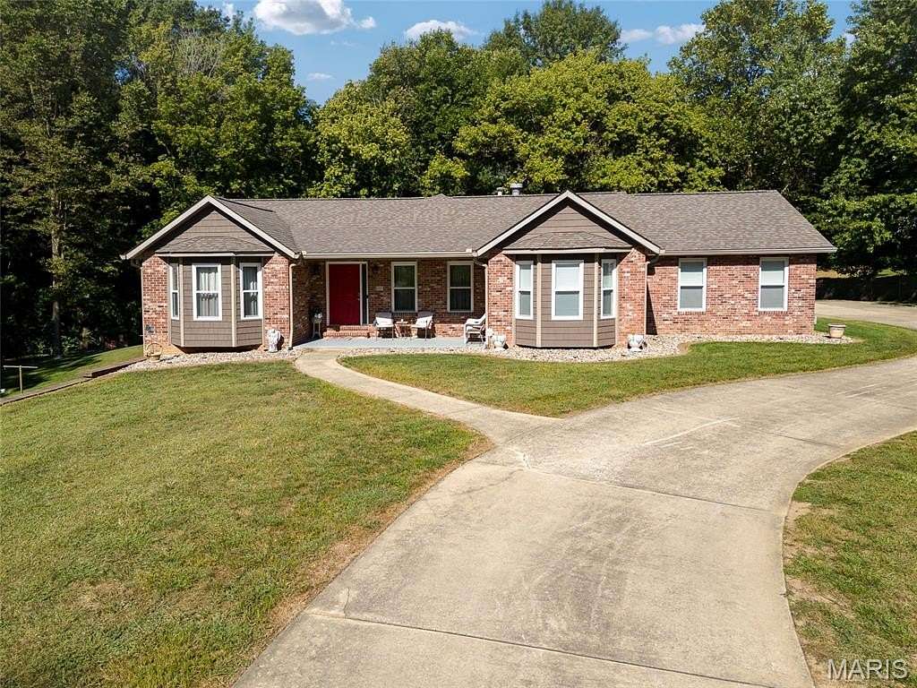 2 Acres of Residential Land with Home for Sale in Glen Carbon, Illinois