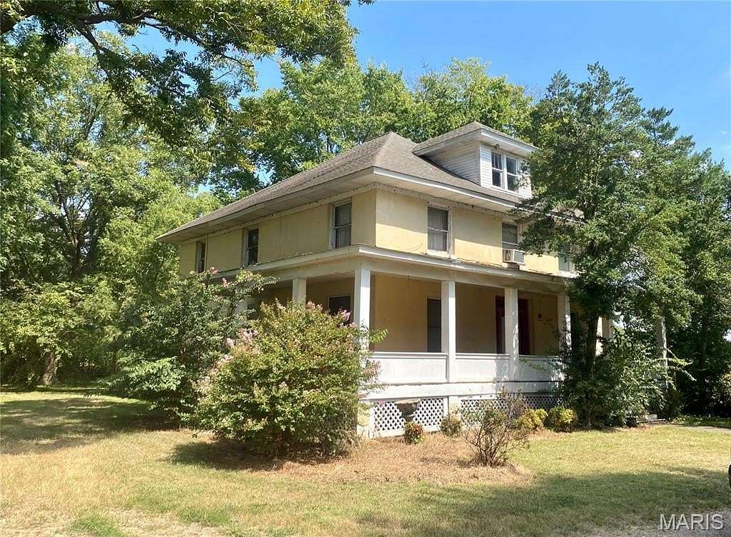 4.4 Acres of Residential Land with Home for Sale in Charleston, Missouri