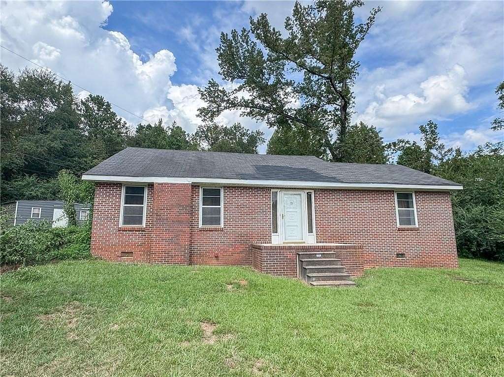 4 Acres of Residential Land with Home for Sale in La Fayette, Alabama