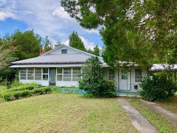 1.12 Acres of Mixed-Use Land for Sale in DeFuniak Springs, Florida