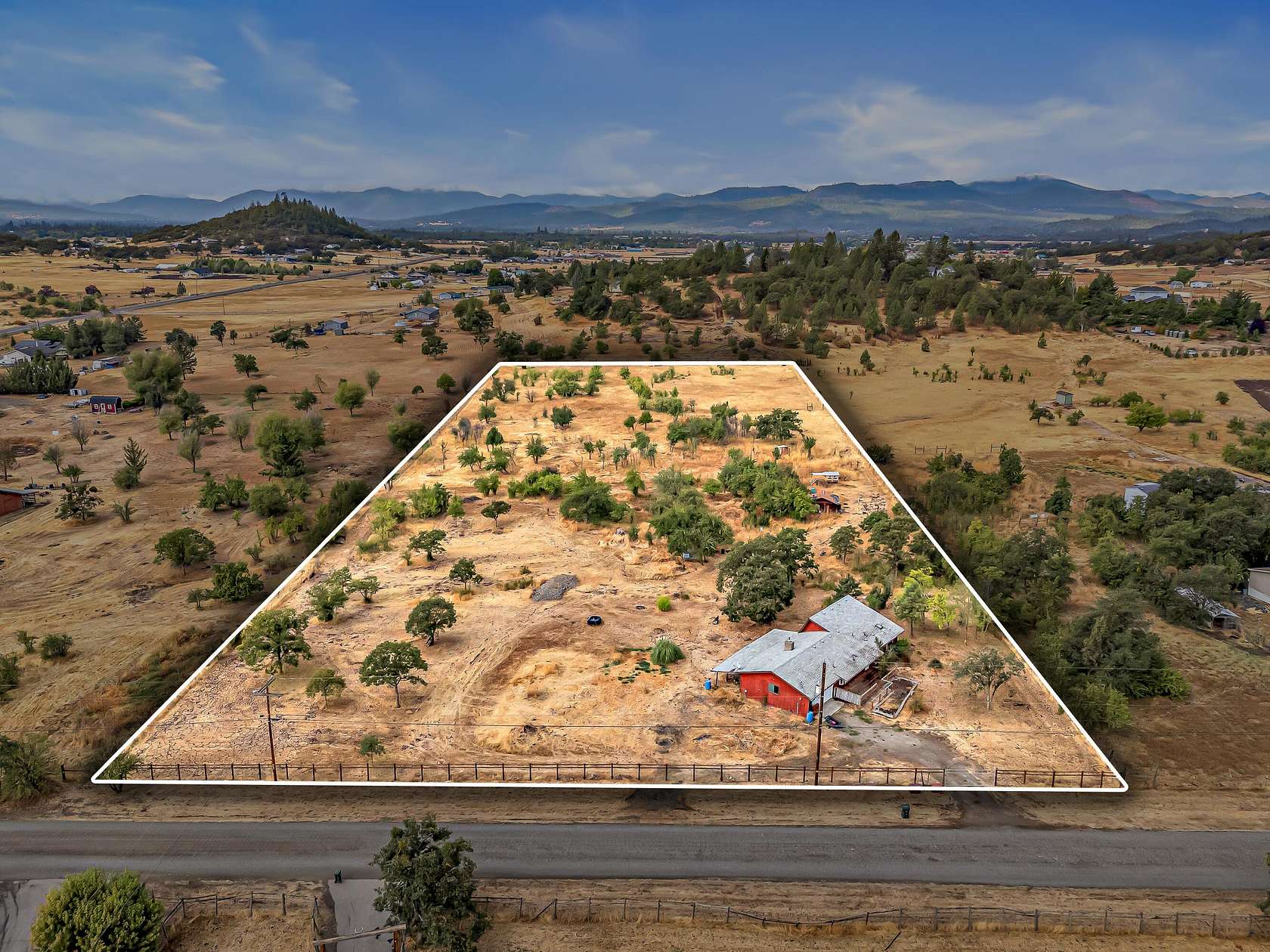 5 Acres of Residential Land with Home for Sale in Eagle Point, Oregon