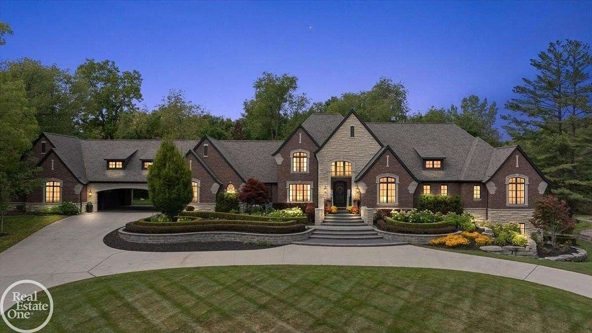 7.17 Acres of Residential Land with Home for Sale in Washington Township, Michigan