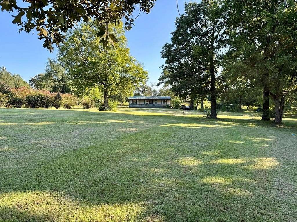 2.5 Acres of Residential Land with Home for Sale in Malakoff, Texas