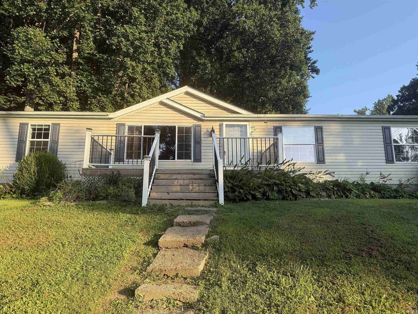 2 Acres of Residential Land with Home for Sale in Bloomfield, Indiana