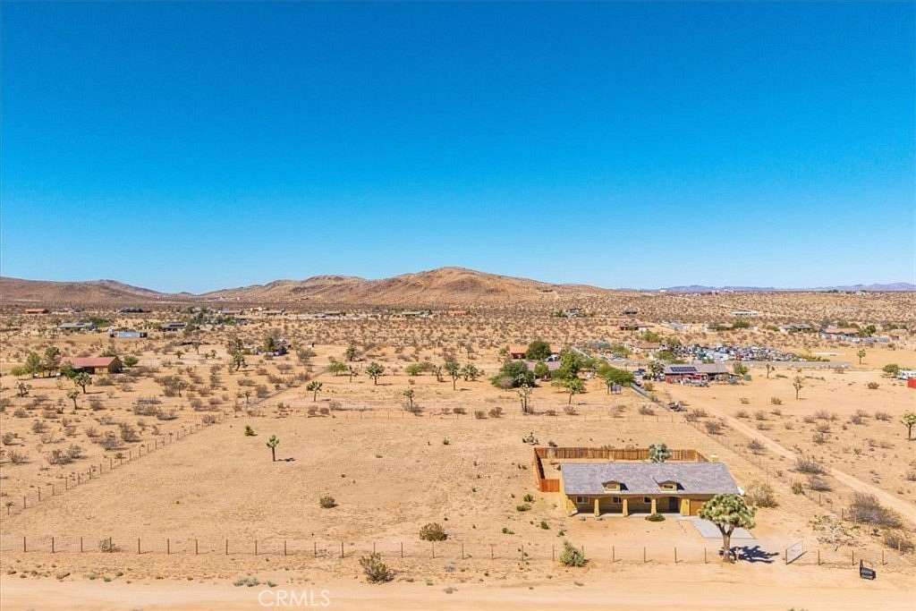 2.5 Acres of Residential Land with Home for Sale in Joshua Tree, California