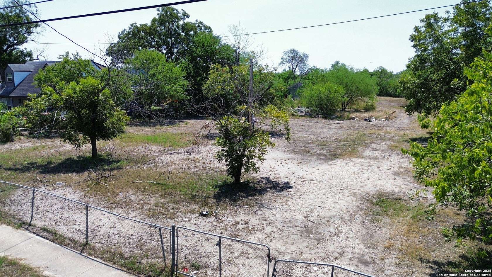 1 Acre of Improved Residential Land for Sale in San Antonio, Texas