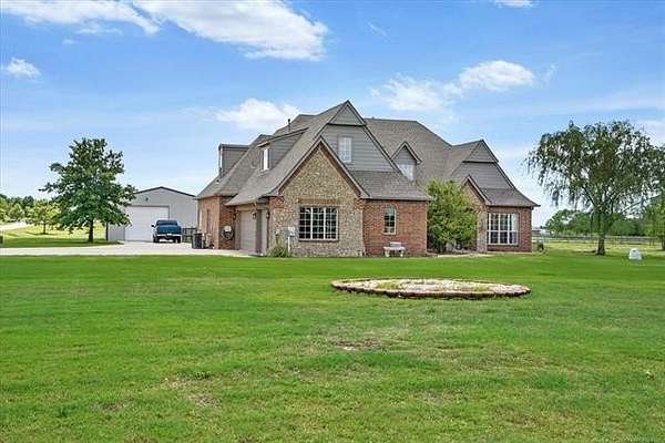 2 Acres of Residential Land with Home for Sale in Skiatook, Oklahoma