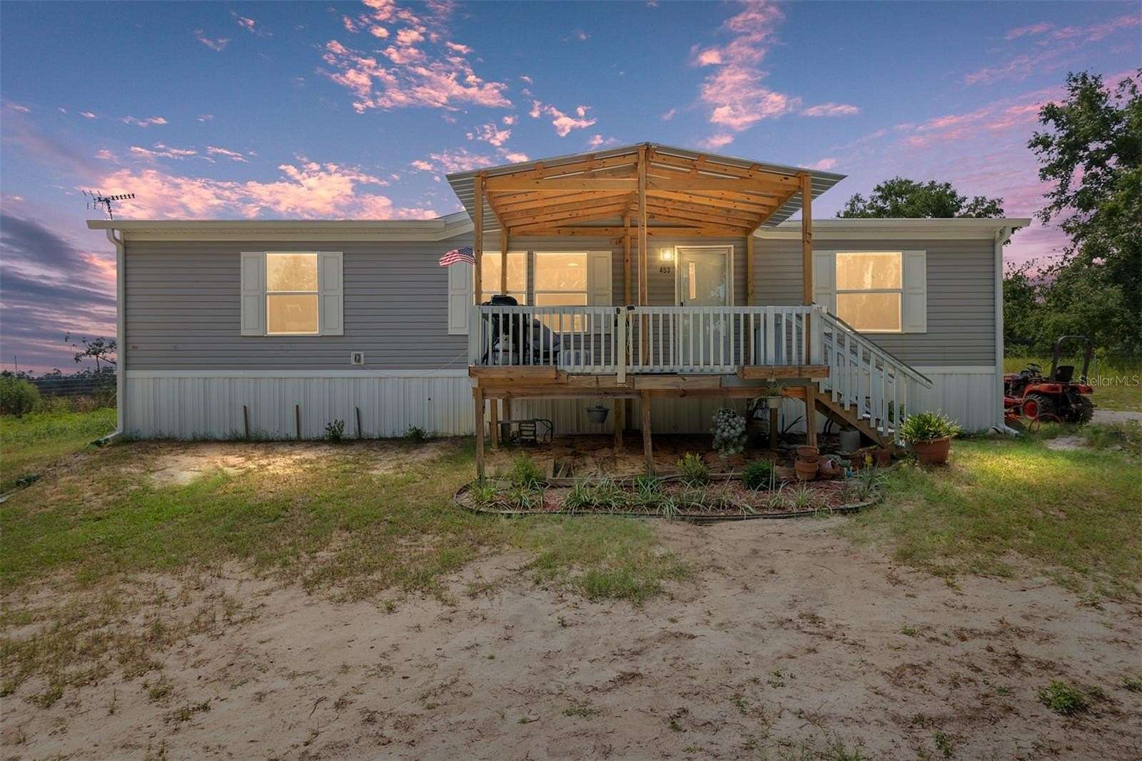 4 Acres of Residential Land with Home for Sale in Hawthorne, Florida