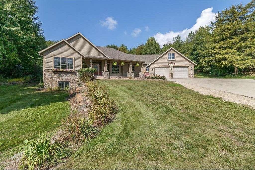 3.46 Acres of Residential Land with Home for Sale in Le Sueur, Minnesota