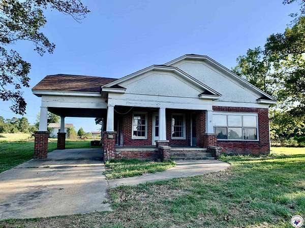 4 Acres of Residential Land with Home for Sale in Marietta, Texas