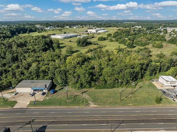 0.75 Acres of Commercial Land for Sale in Jacksonville, Texas