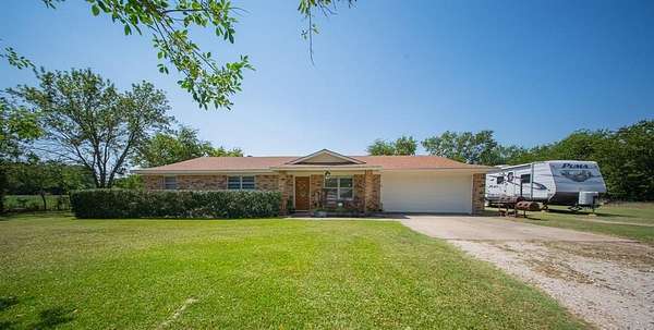 13.5 Acres of Improved Land for Sale in Gainesville, Texas