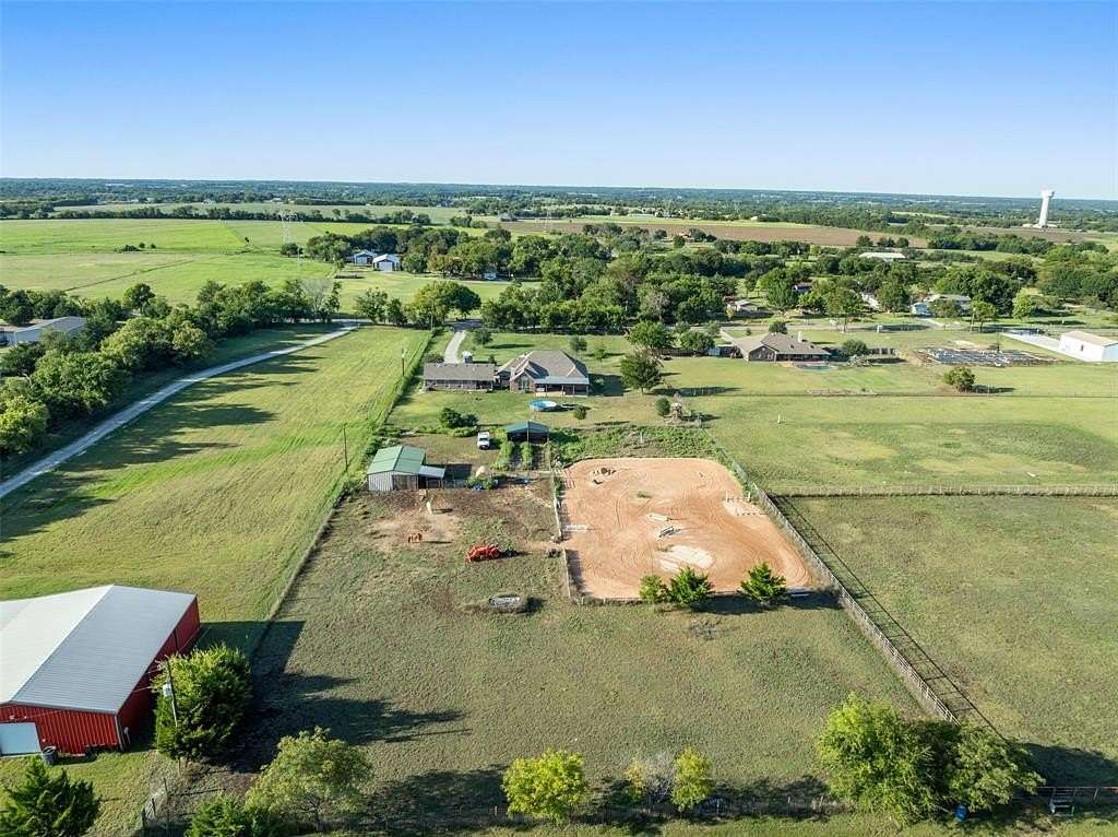 3.1 Acres of Residential Land with Home for Sale in Van Alstyne, Texas