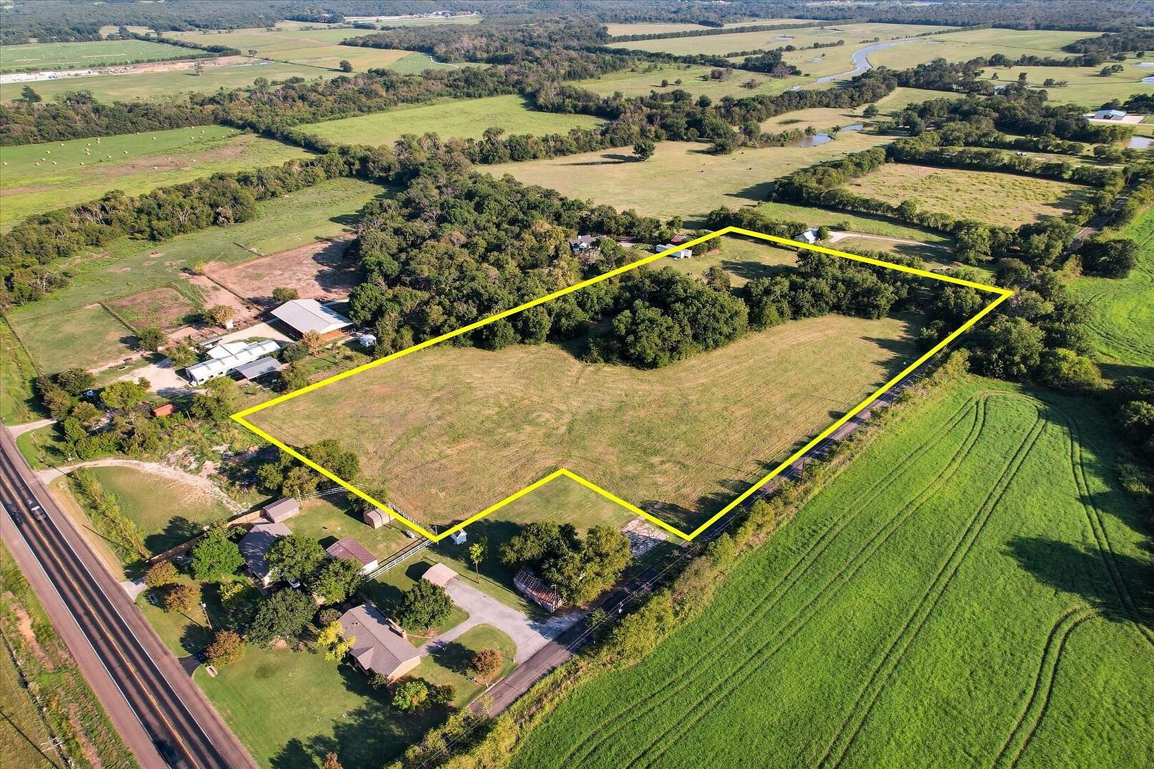 10 Acres of Land for Sale in Aubrey, Texas