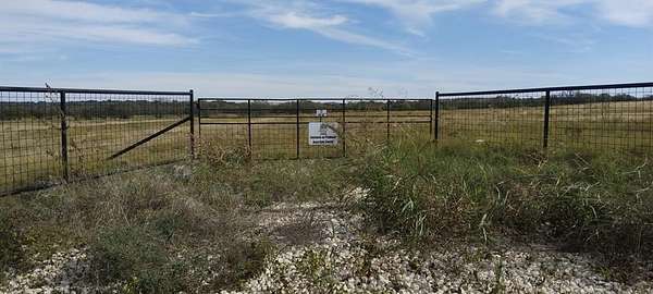 10 Acres of Land for Sale in Gustine, Texas