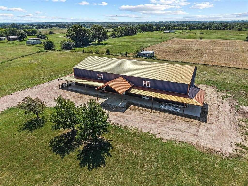 10.2 Acres of Improved Land for Sale in Commerce, Texas