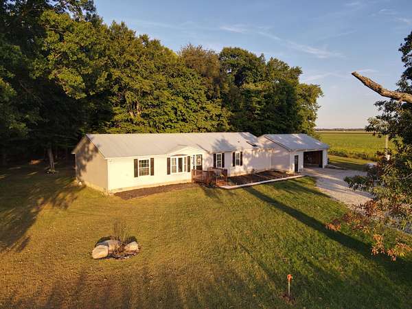 10.3 Acres of Recreational Land with Home for Sale in Paris, Illinois