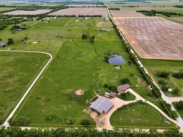 17.3 Acres of Land with Home for Sale in Winfield, Kansas