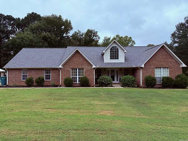 1.87 Acres of Residential Land with Home for Sale in Nashville, Arkansas