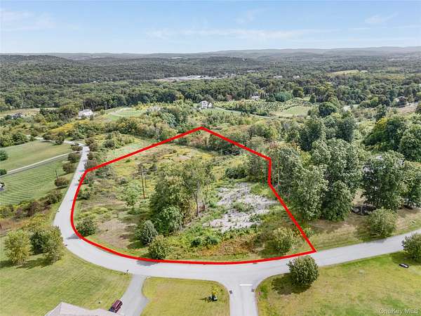 5.37 Acres of Residential Land with Home for Sale in Pleasant Valley, New York