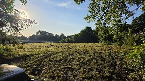 5.57 Acres of Land for Sale in Cunningham, Tennessee