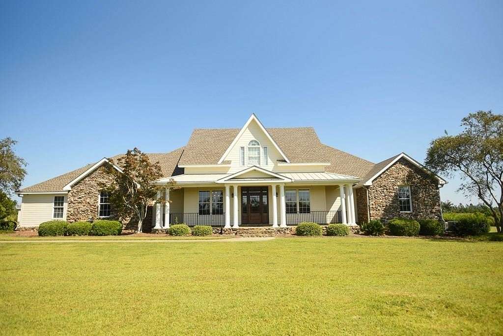 2 Acres of Residential Land with Home for Sale in Tarrytown, Georgia