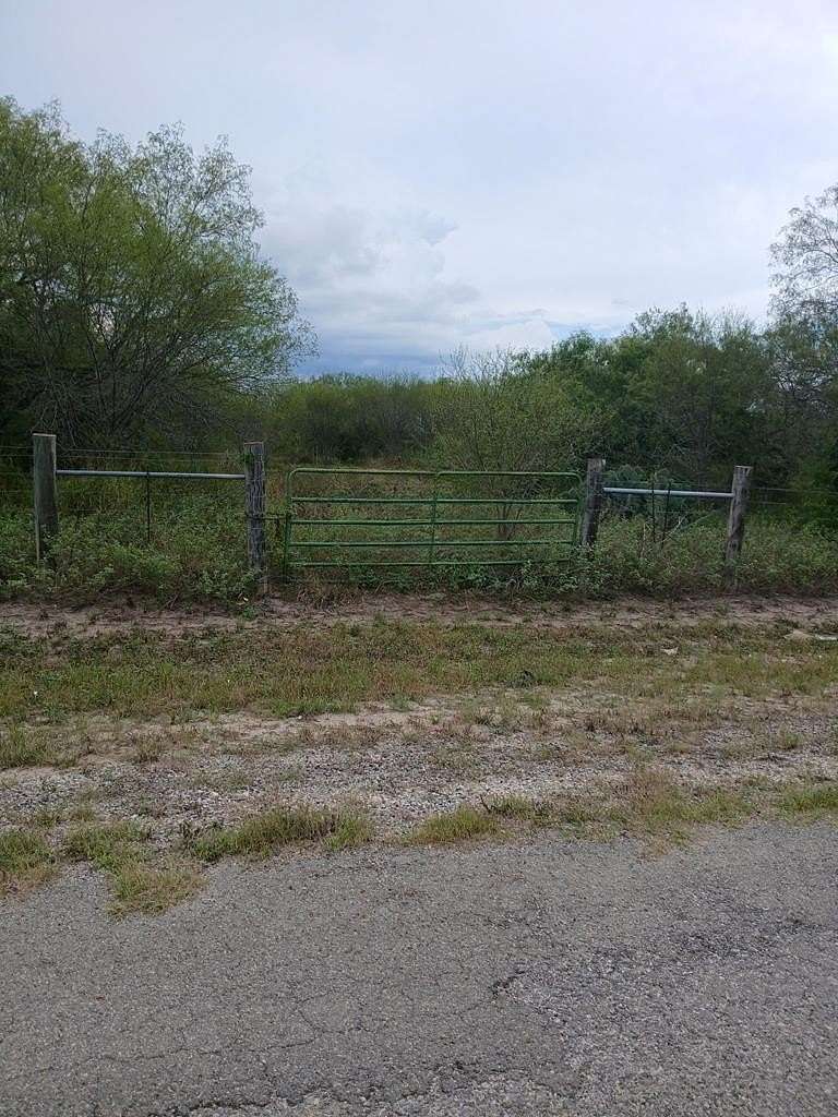 2 Acres of Land for Sale in Beeville, Texas