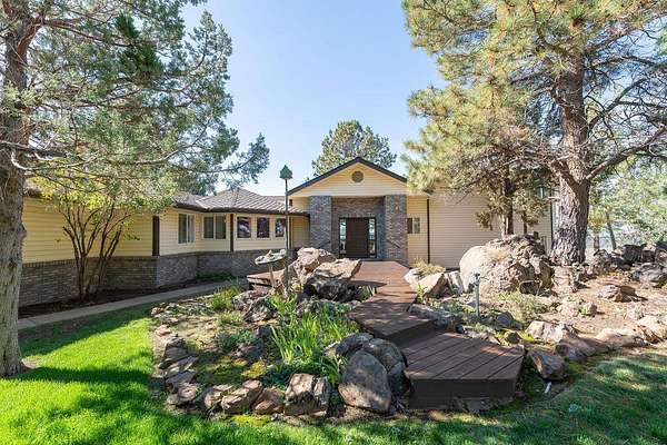 2.52 Acres of Residential Land with Home for Sale in Bend, Oregon