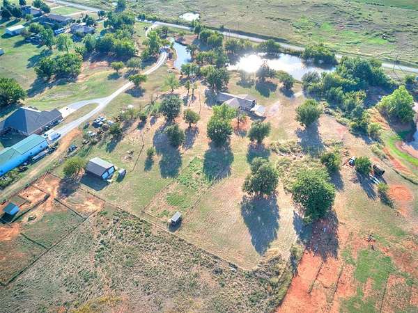 5 Acres of Residential Land with Home for Sale in Piedmont, Oklahoma