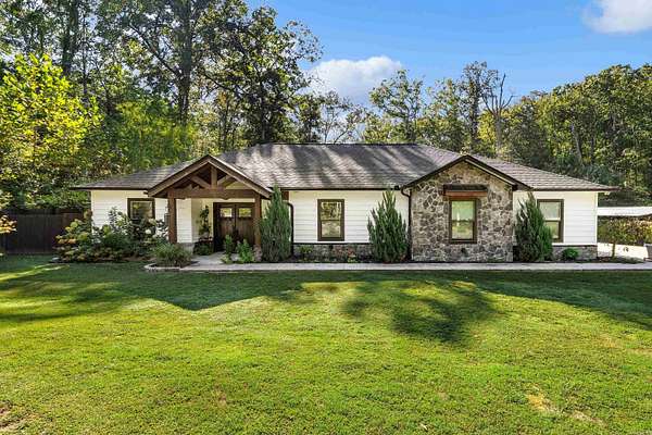 3 Acres of Residential Land with Home for Sale in Hot Springs, Arkansas