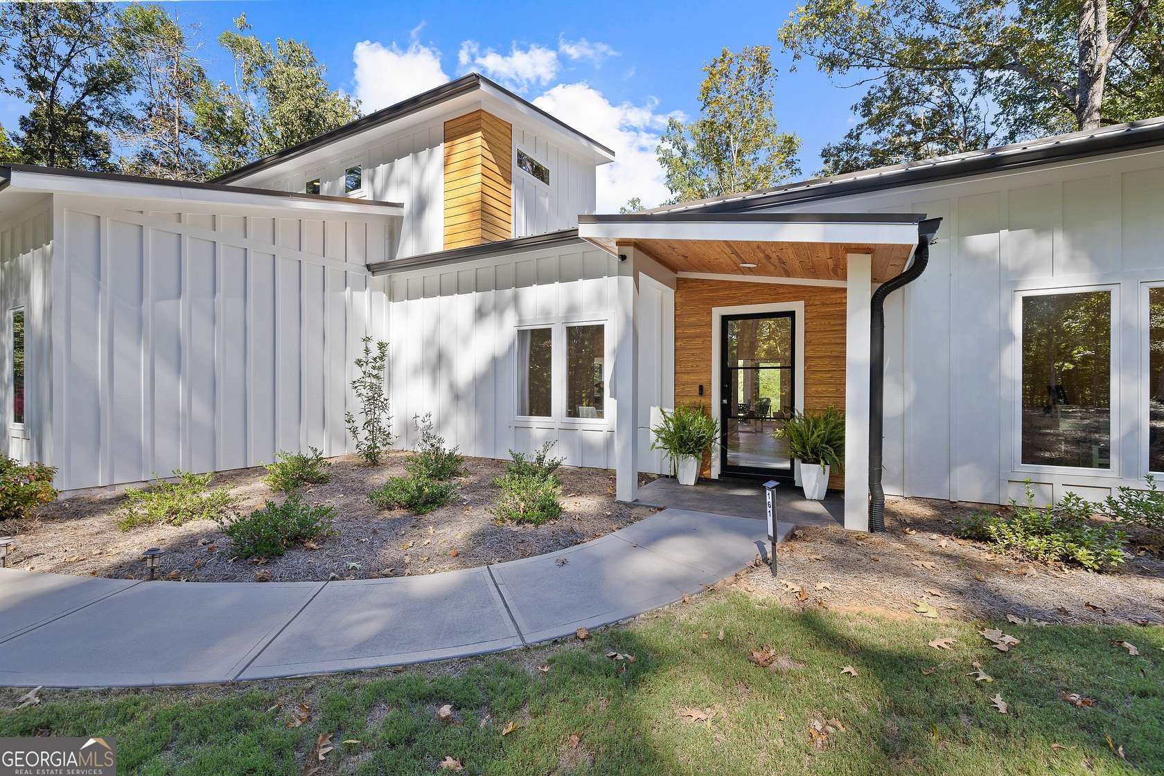 21.5 Acres of Recreational Land with Home for Sale in Eatonton, Georgia