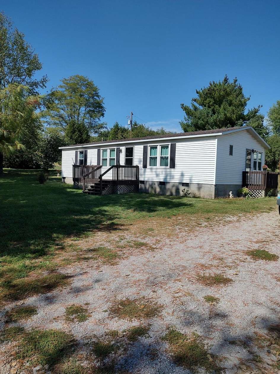 5 Acres of Residential Land with Home for Sale in Paris, Kentucky