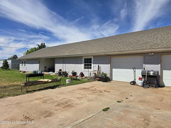 39 Acres of Agricultural Land with Home for Sale in Edmonson, Texas